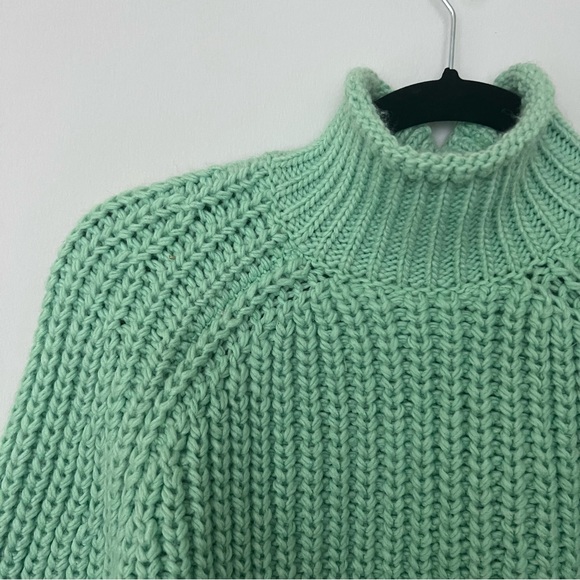 H&M Green Knit Sweater - Picture 8 of 9
